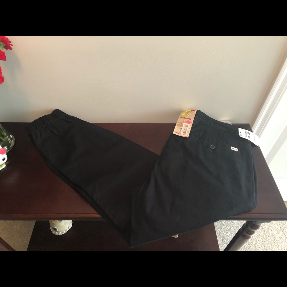 Levi’s men’s khaki jogger